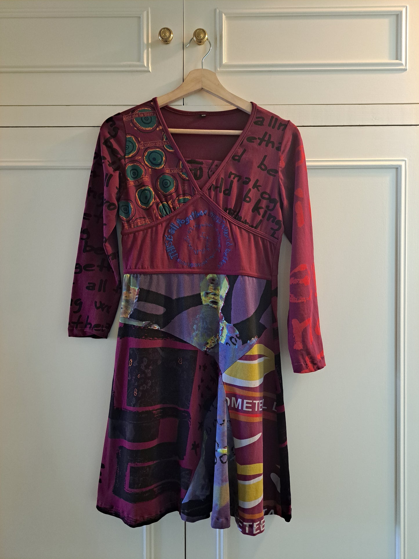 Y2K Art Print Midi Dress Size S/M Burgundy Long Sleeve Stretch Dress