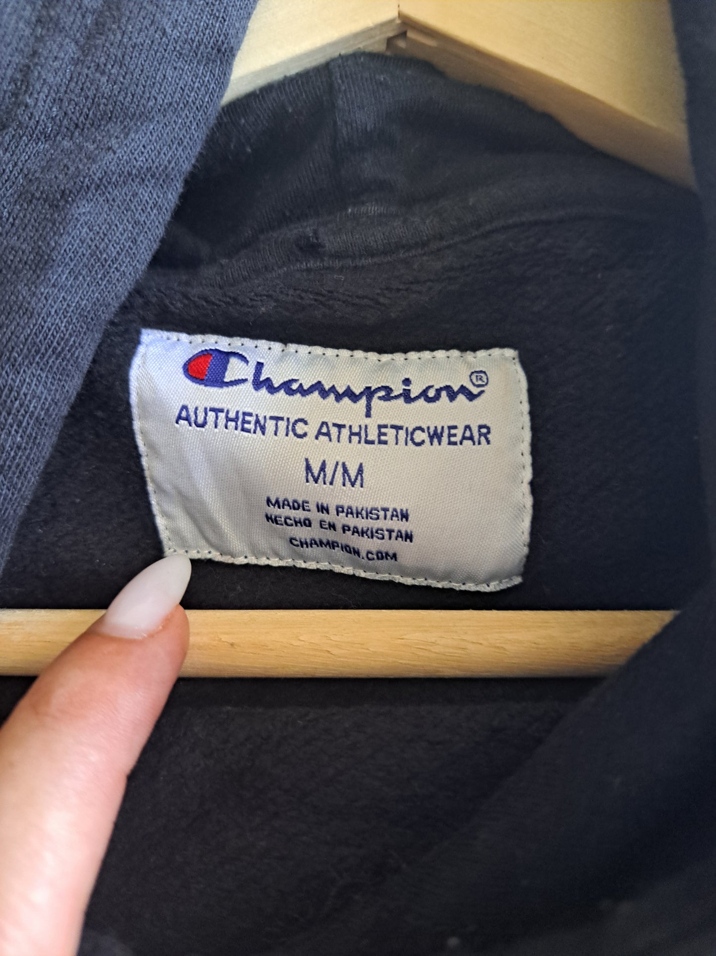 Champion Black Hoodie M Embroidered Logo Pullover Streetwear Y2K Casual Sweatshi