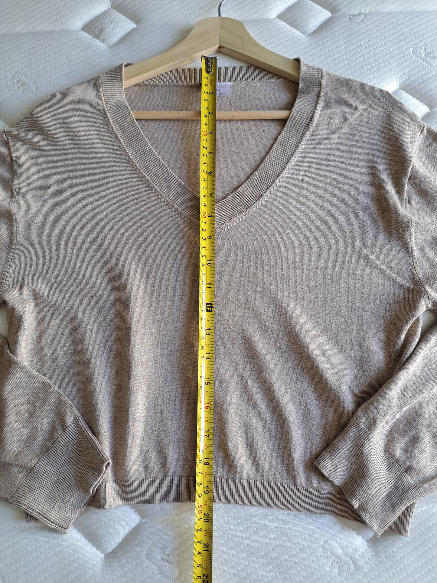 Women’s Beige V Neck Lightweight Knit Jumper Size S Soft Minimal Sweater