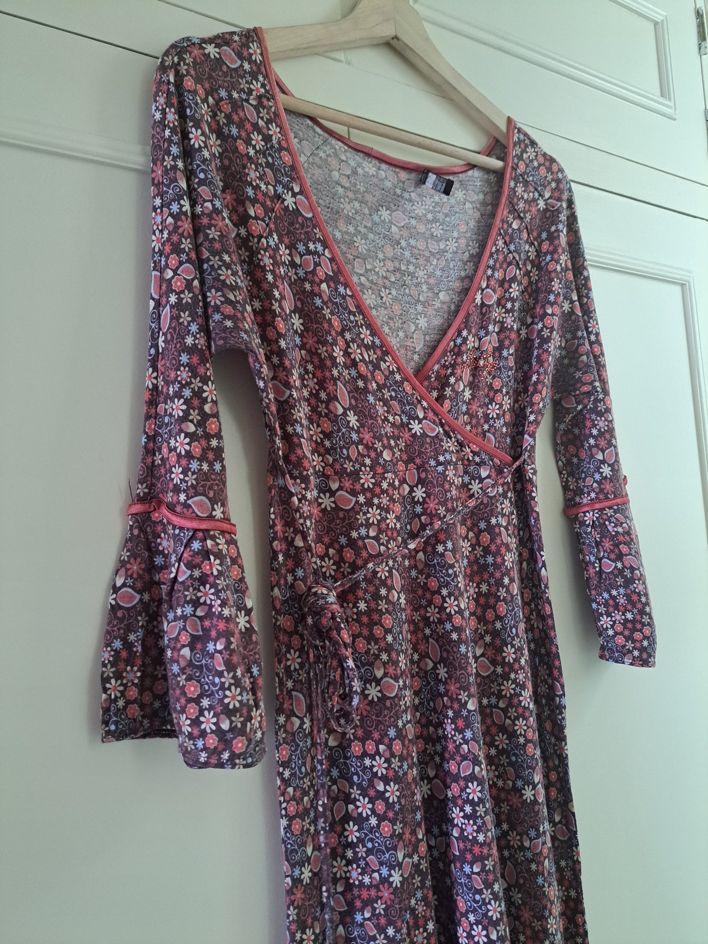 O!M by Oltre Floral Wrap Dress Size 40 Pink Long Sleeve Midi Dress