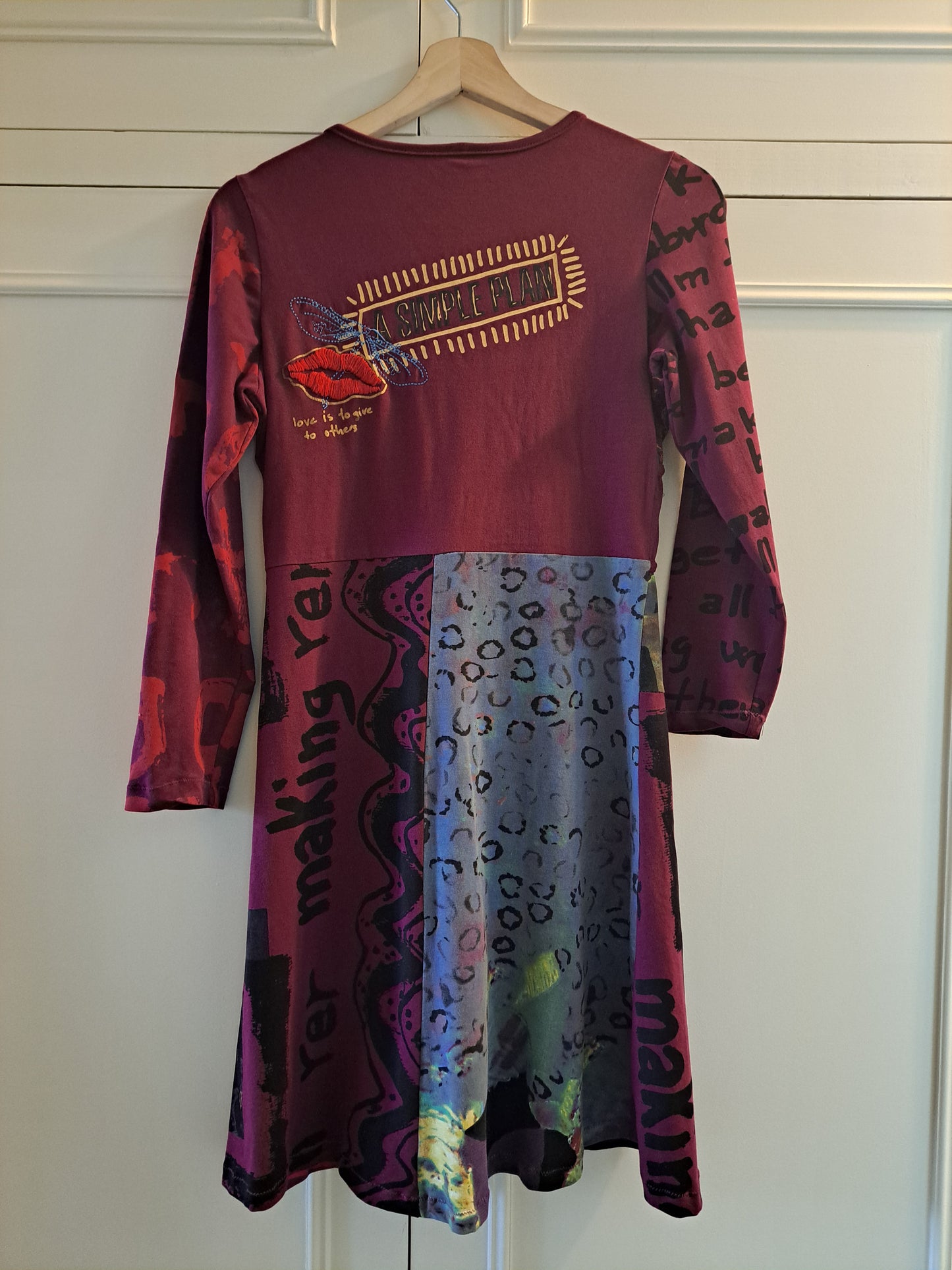 Y2K Art Print Midi Dress Size S/M Burgundy Long Sleeve Stretch Dress