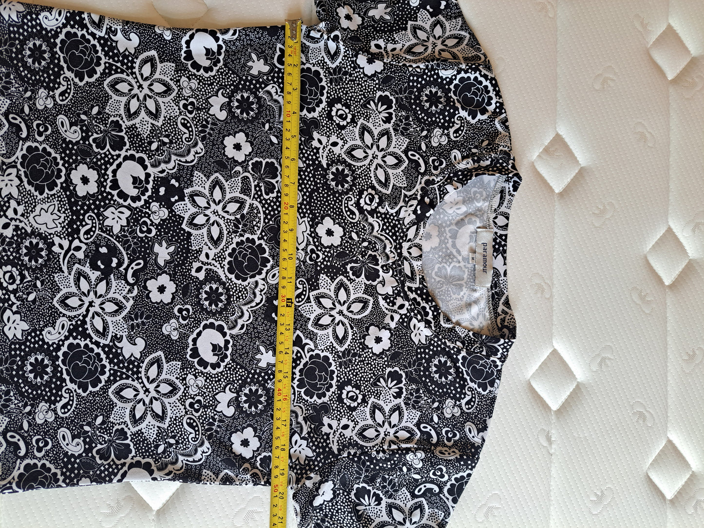Paramour Black & White Floral Paisley Print T-Shirt Top Size M