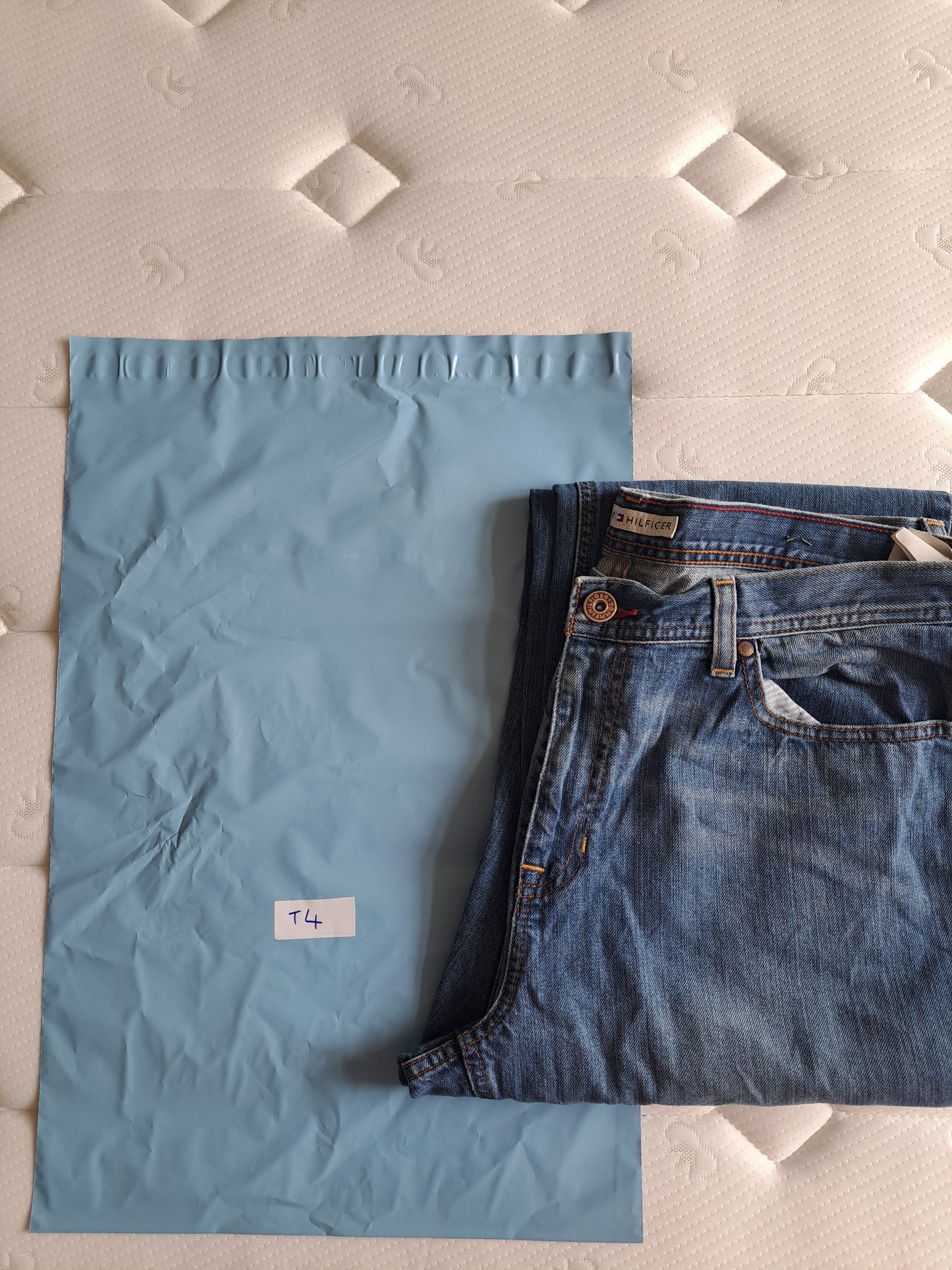Tommy Hilfiger Women’s Blue Denim Jeans Small Straight Leg Classic Fit