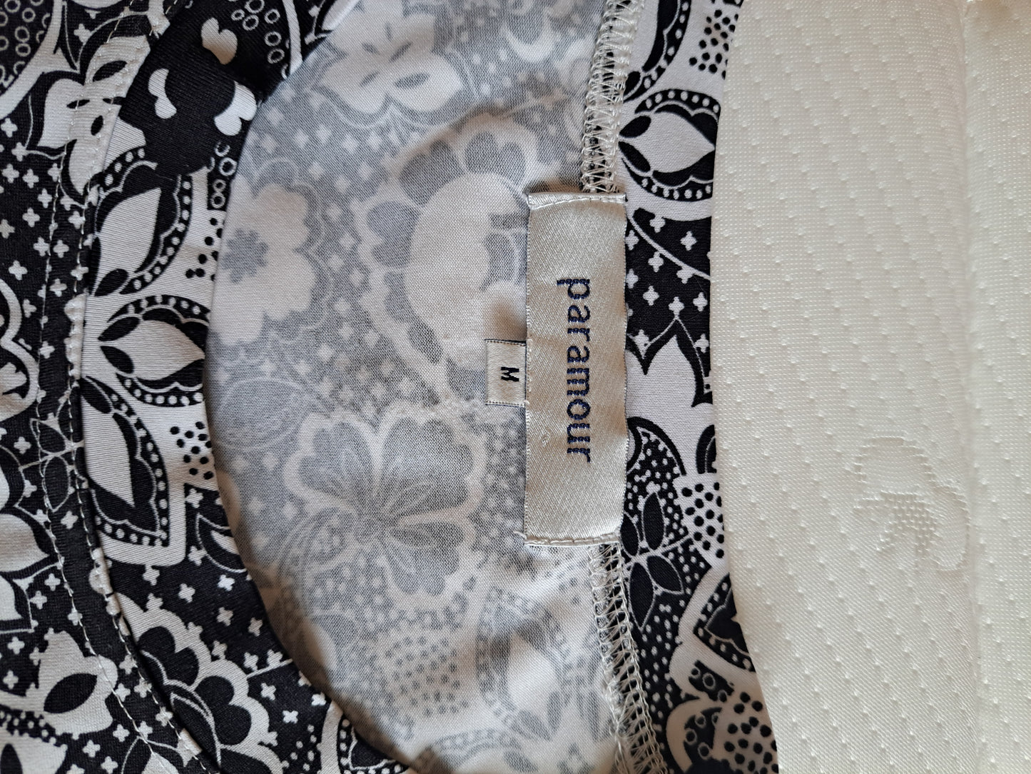 Paramour Black & White Floral Paisley Print T-Shirt Top Size M