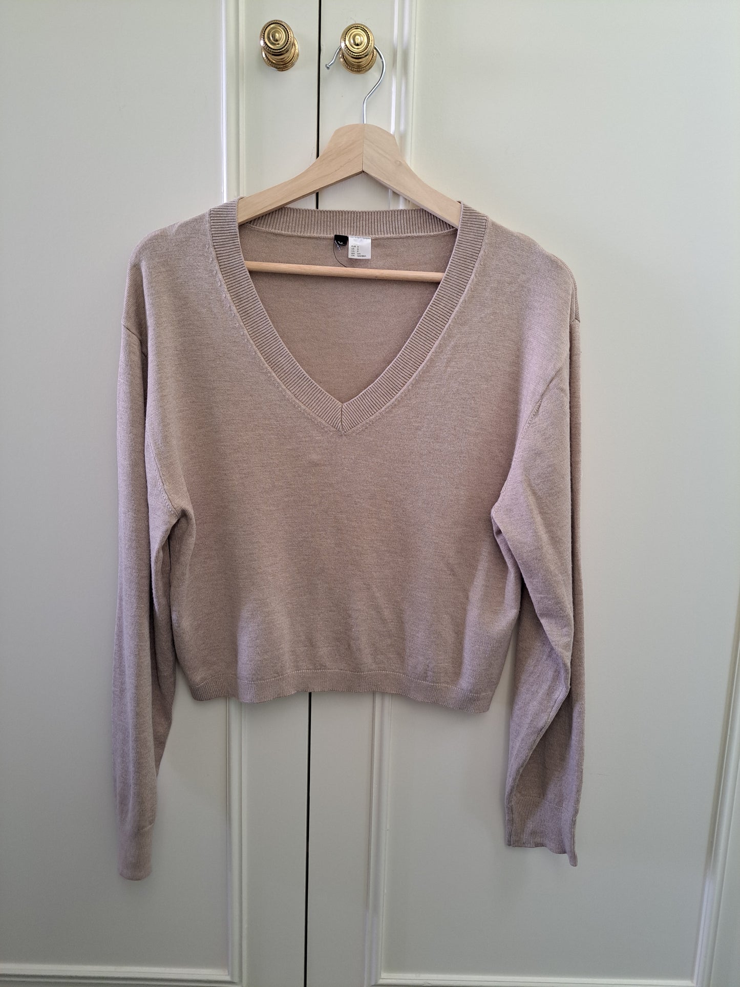 Women’s Beige V Neck Lightweight Knit Jumper Size S Soft Minimal Sweater