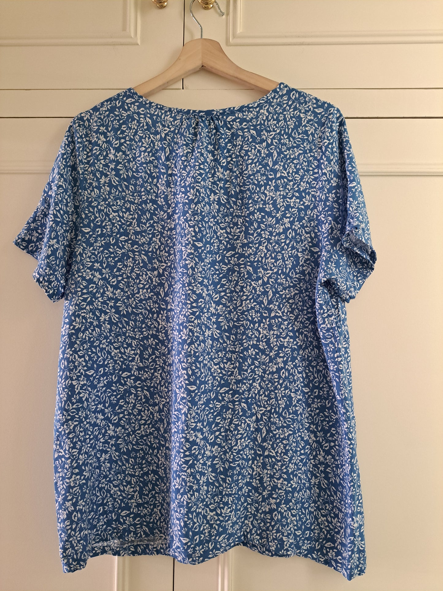 Bonmarché Blue Floral Tunic Top Size 16 100% Viscose Relaxed Fit Blouse