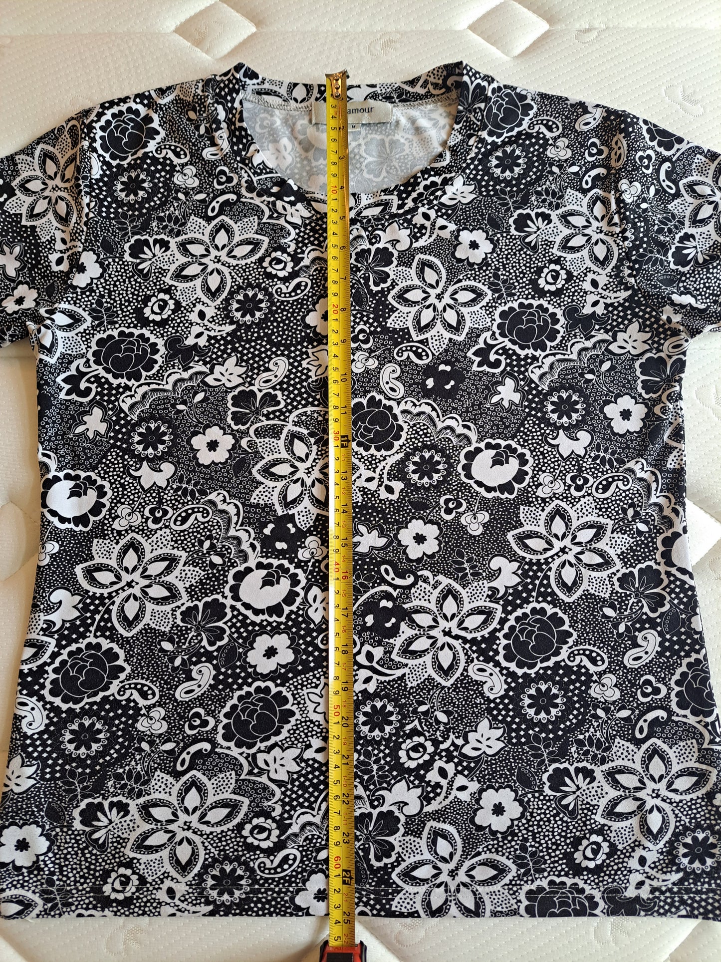Paramour Black & White Floral Paisley Print T-Shirt Top Size M
