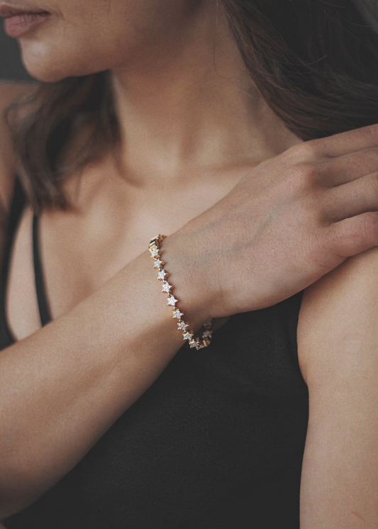 Adjustable gold bracelet with star design jewellery