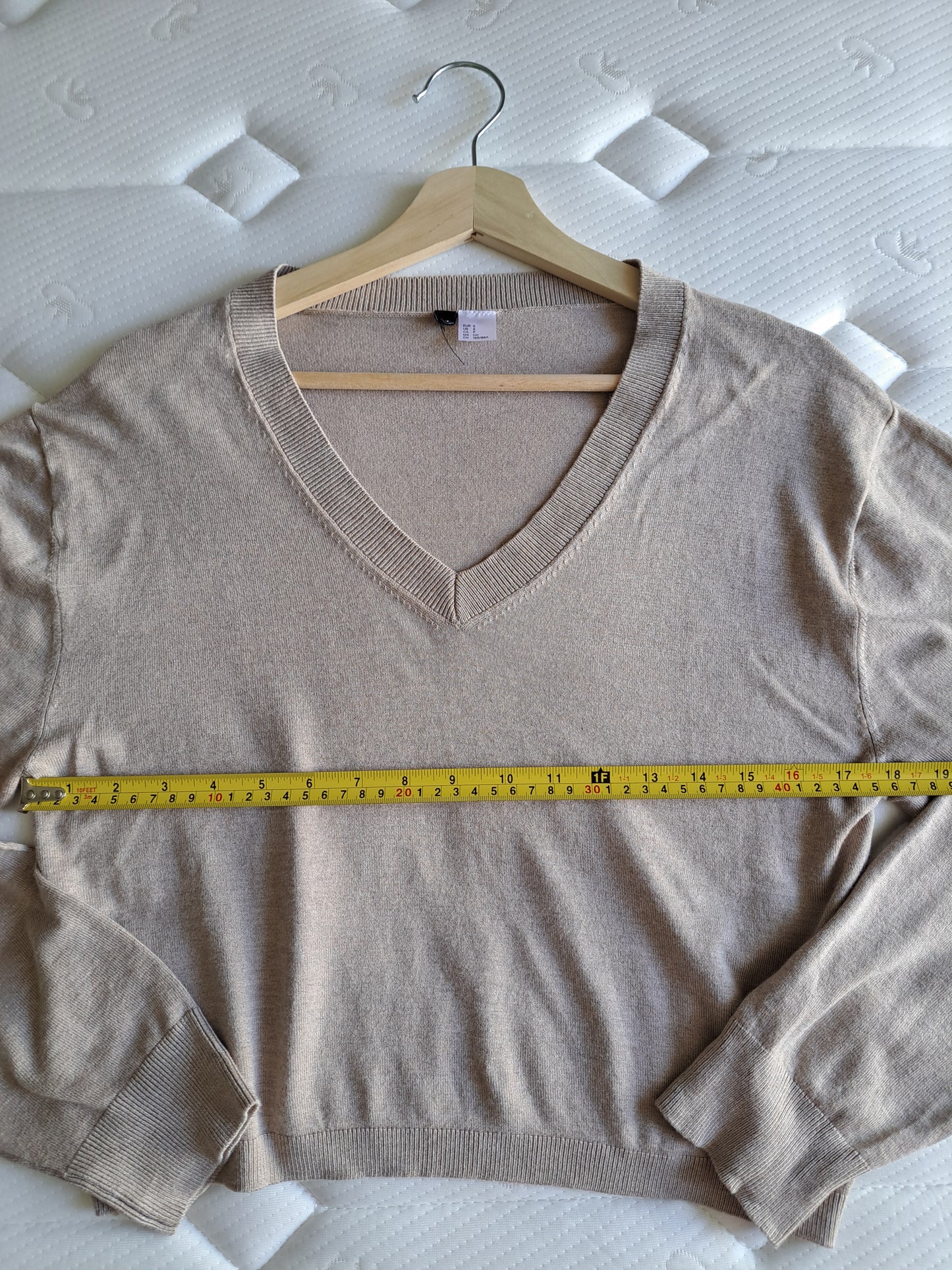 Women’s Beige V Neck Lightweight Knit Jumper Size S Soft Minimal Sweater