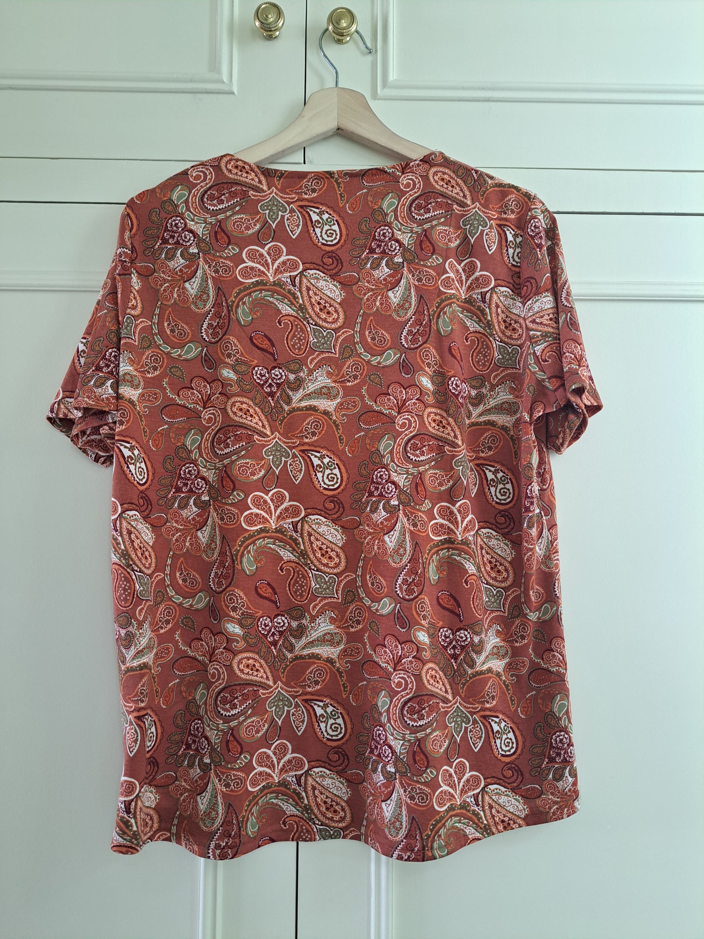 Isle Essentials Paisley Print Top Size M (14-16) Rust Boho Short Sleeve