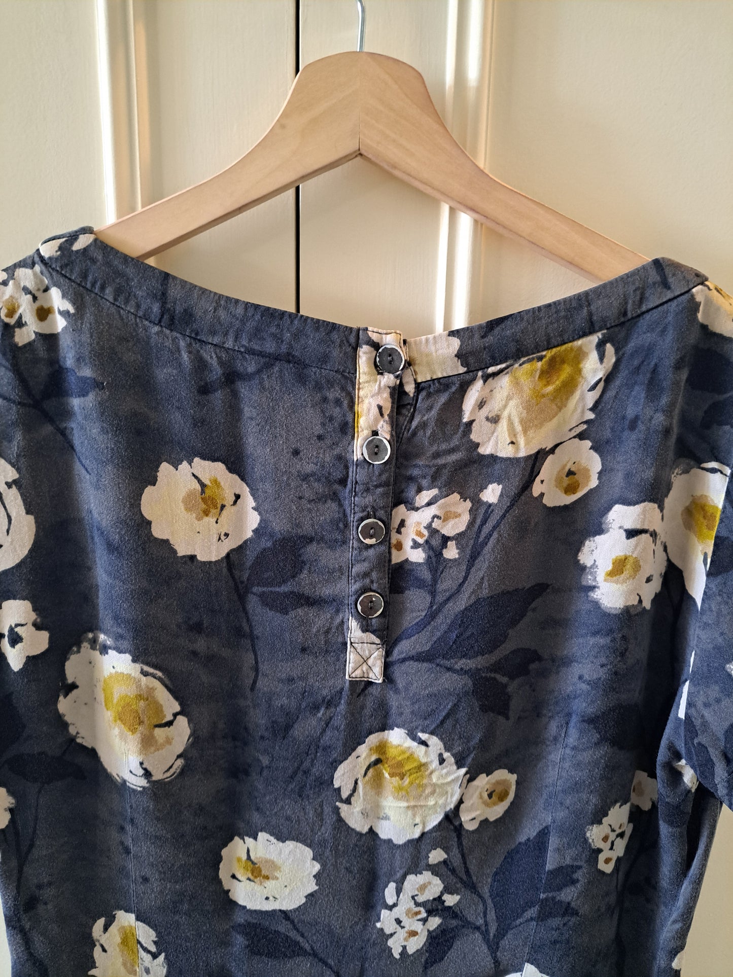 Jackpot Navy/Grey Floral Blouse Size 38 Lightweight Viscose Short Sleeve Top